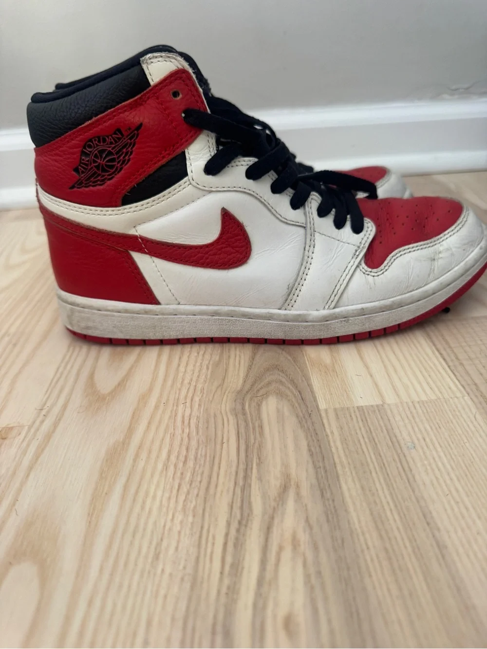 Air Jordan high one (me s 7 women’s 8.5)